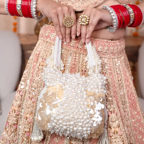 Elysia_Ivory_Pearl_Potli